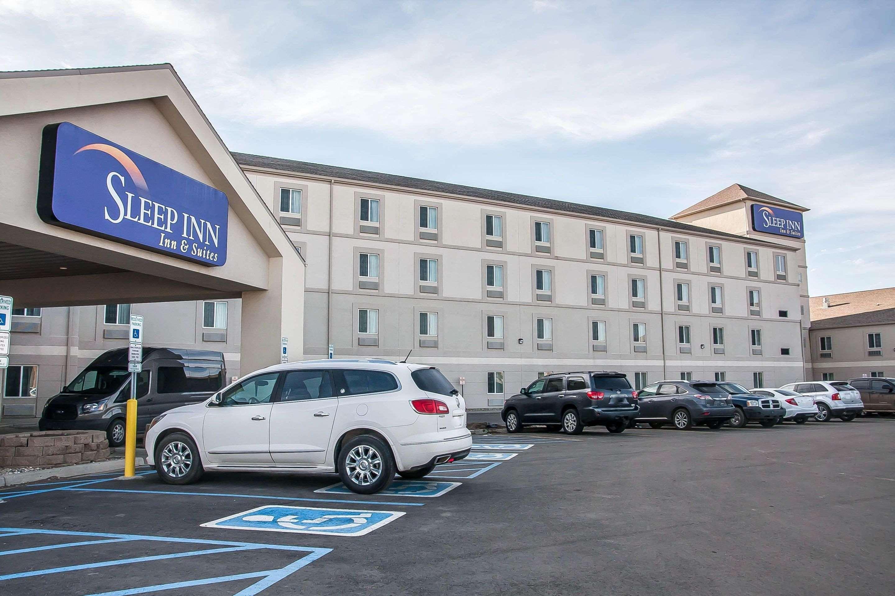 Sleep Inn & Suites Conference Center And Water Park Minot Exteriör bild